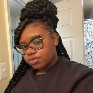 Meet your Posher, Jade